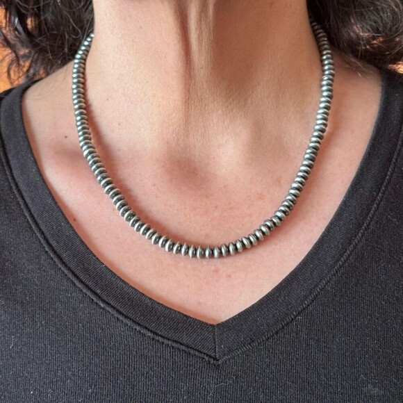 Sterling Southwestern Style 6 mm Navajo Pearl Saucer Beads 18"- 20" Necklace - Picture 3 of 9